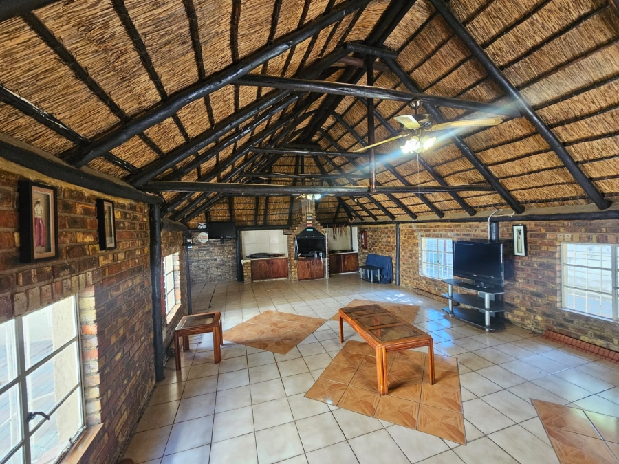 5 Bedroom Property for Sale in Bedelia Free State